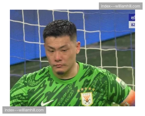 泰山门将关键扑救：王大雷多次化解河南队射门保住胜果